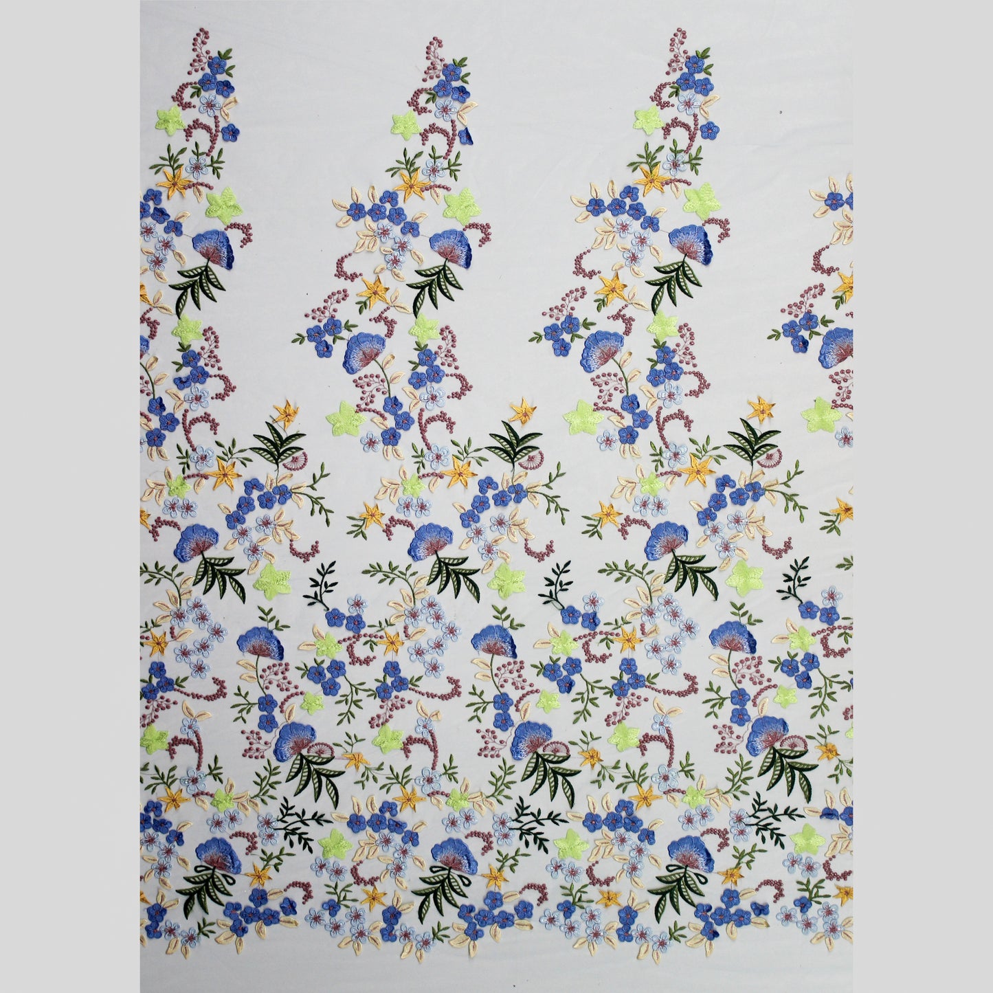 Tulle Alta Moda | Ramage di Fiori 3D a Stella e Nuvoletta Multicolor a Sviluppo Verticale
