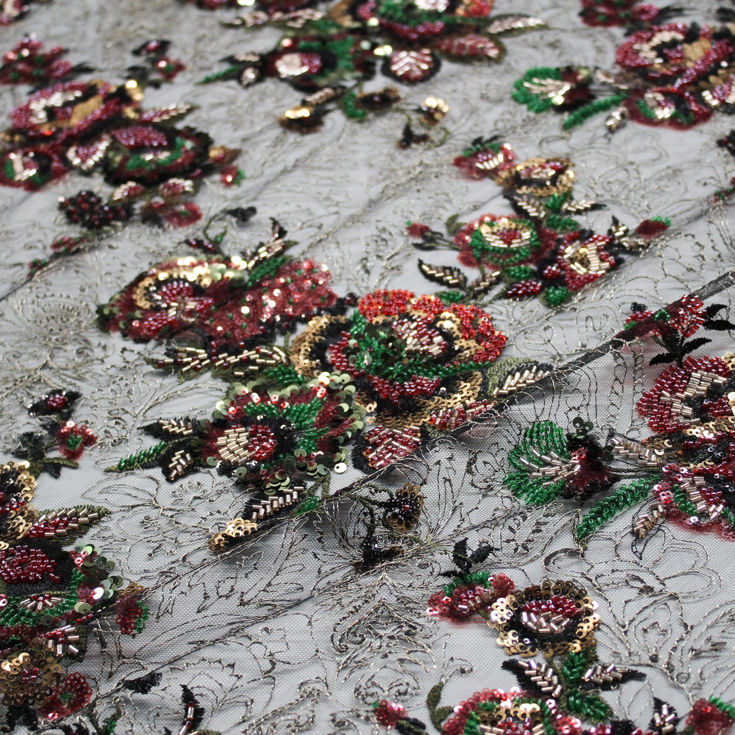Tulle Nero Ricamato con Fiori in Paillettes, Coralli, Cannette e Filo Dorato