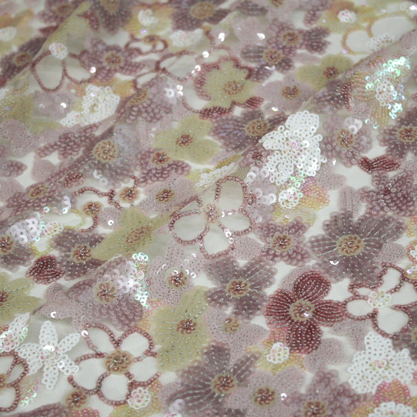 Tulle Ricamato a Campo Pieno | Fiori Multidimensione e Paillettes Multicolor