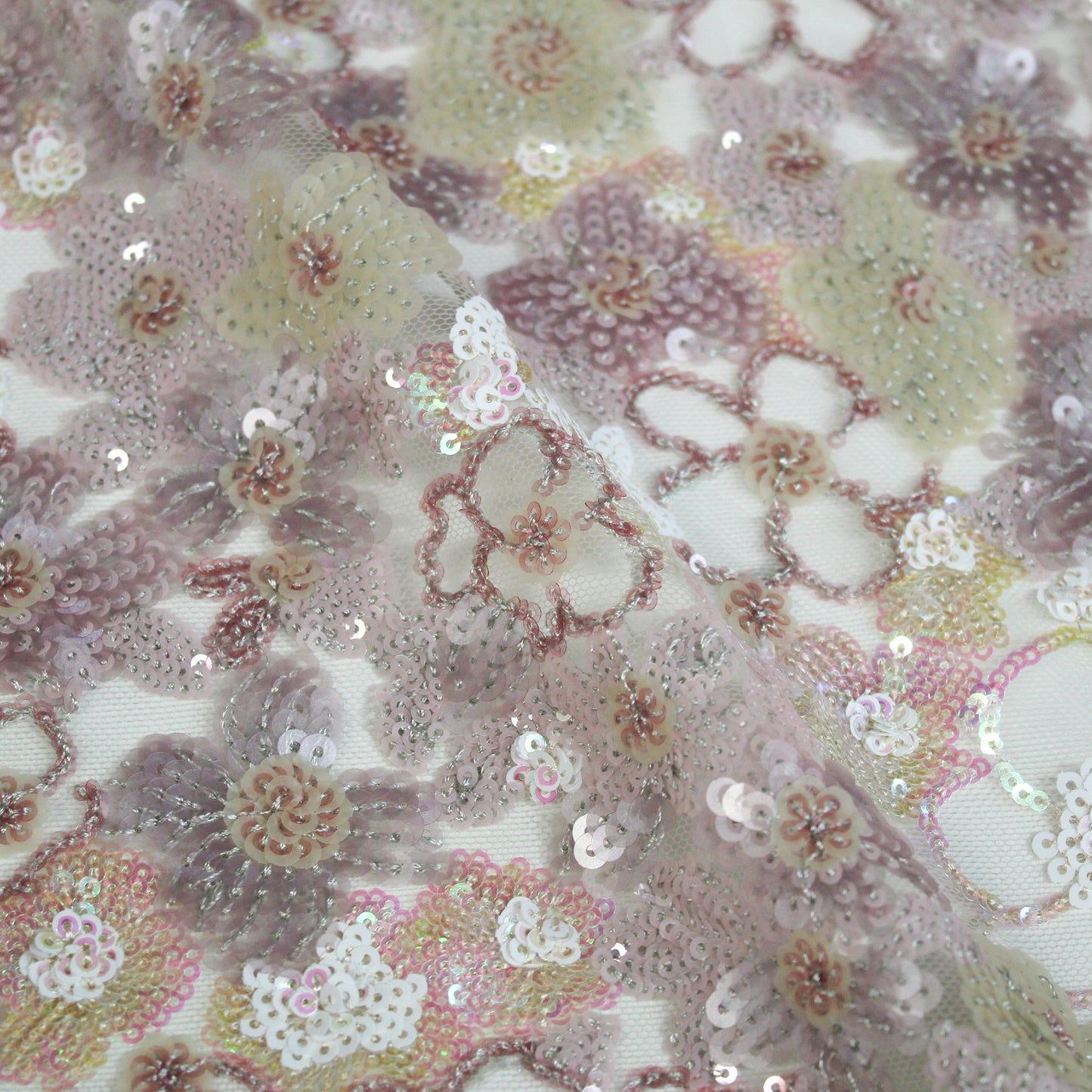 Tulle Ricamato a Campo Pieno | Fiori Multidimensione e Paillettes Multicolor