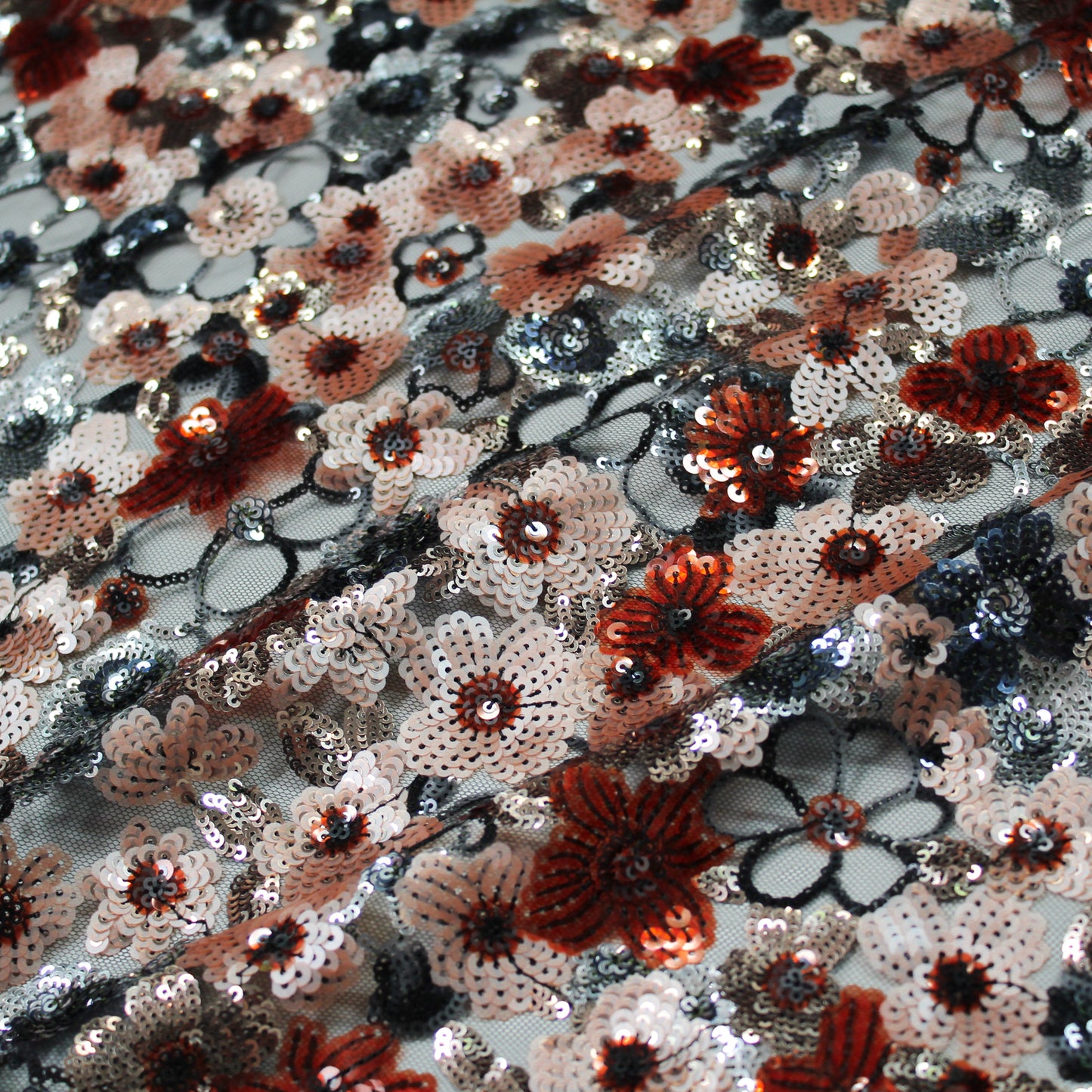 Tulle Ricamato a Campo Pieno | Fiori Multidimensione e Paillettes Multicolor