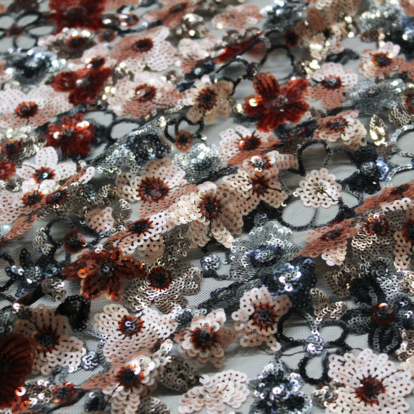 Tulle Ricamato a Campo Pieno | Fiori Multidimensione e Paillettes Multicolor