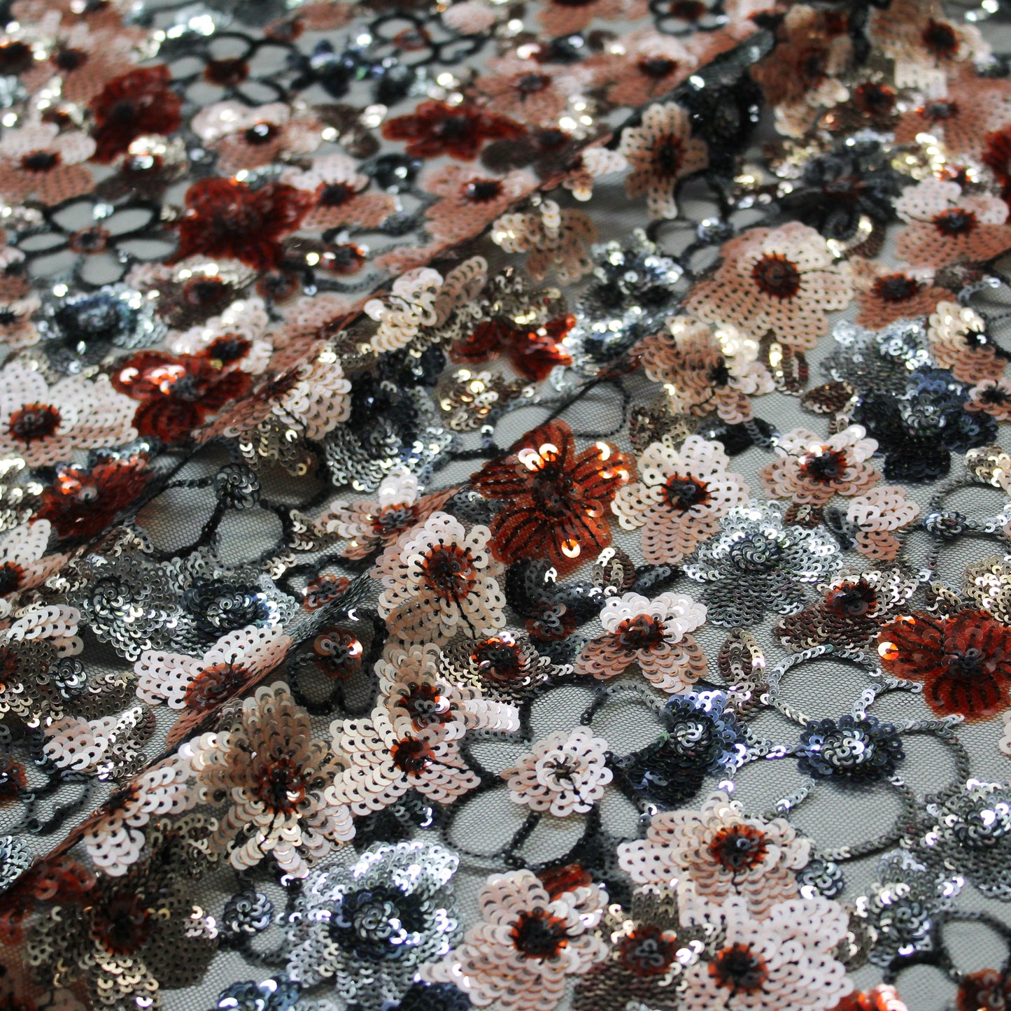Tulle Ricamato a Campo Pieno | Fiori Multidimensione e Paillettes Multicolor