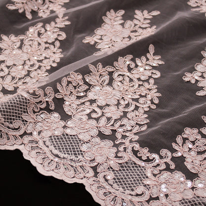 Tulle Ricamato a Filo con Rebrodatura Floreale e Paillettes