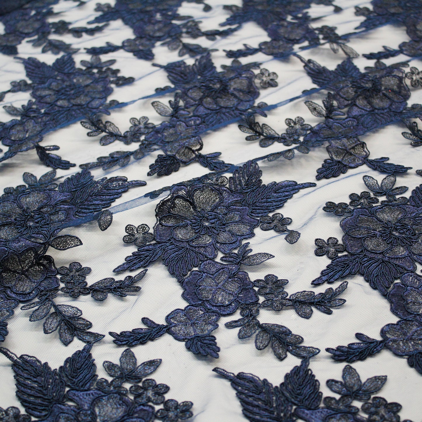 Tulle Ricamato a Filo | Mazzi di Fiori in Rebrodé con Paillettes