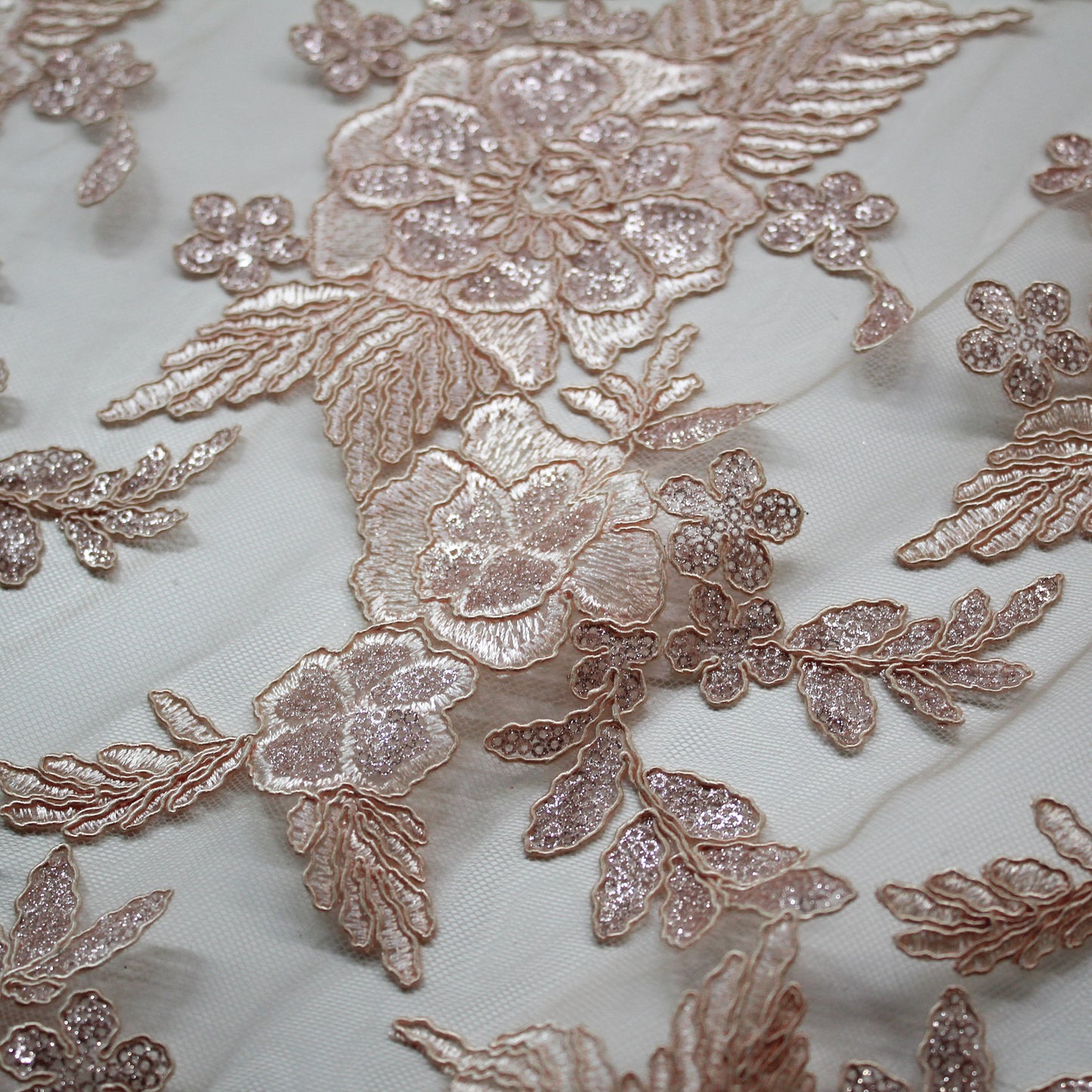 Tulle Ricamato a Filo | Mazzi di Fiori in Rebrodé con Paillettes