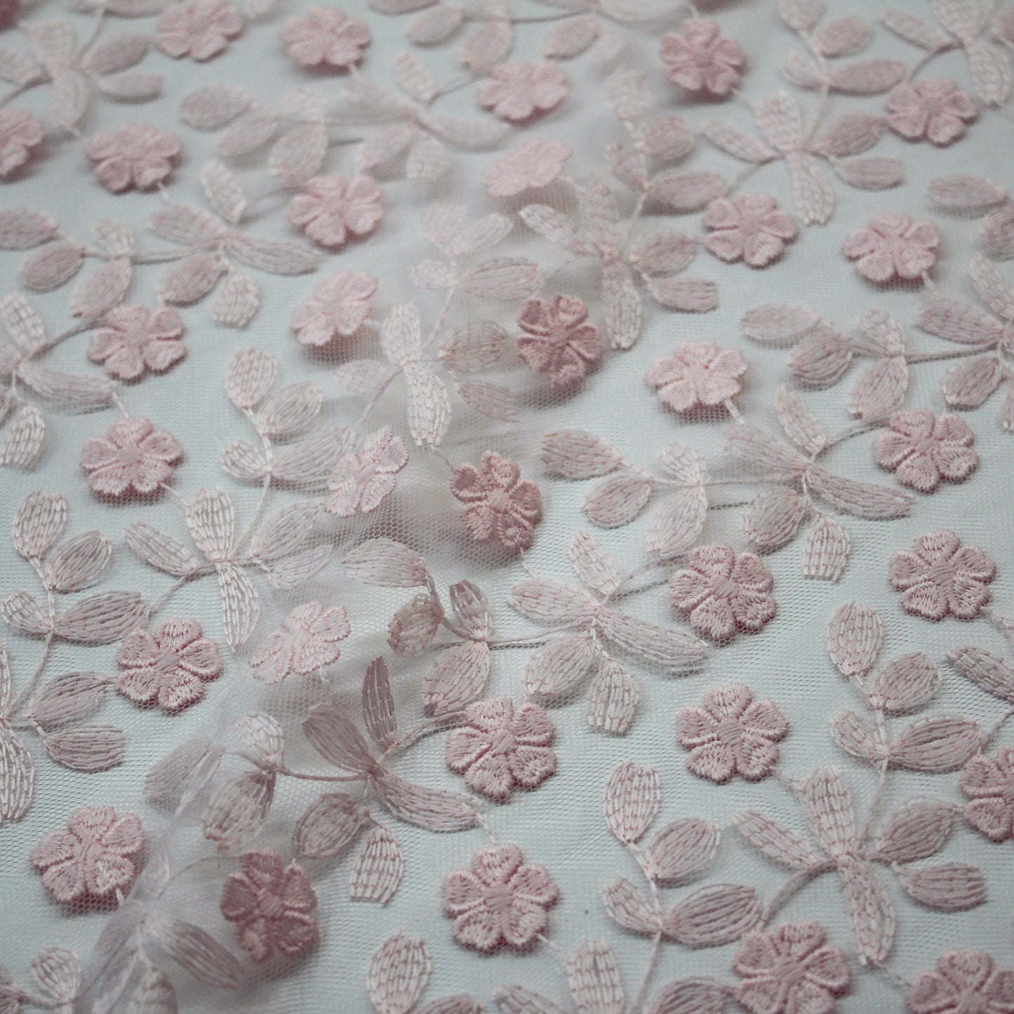 Tulle Ricamato a Filo | Motivo a Piccoli Fiori a Campo Pieno