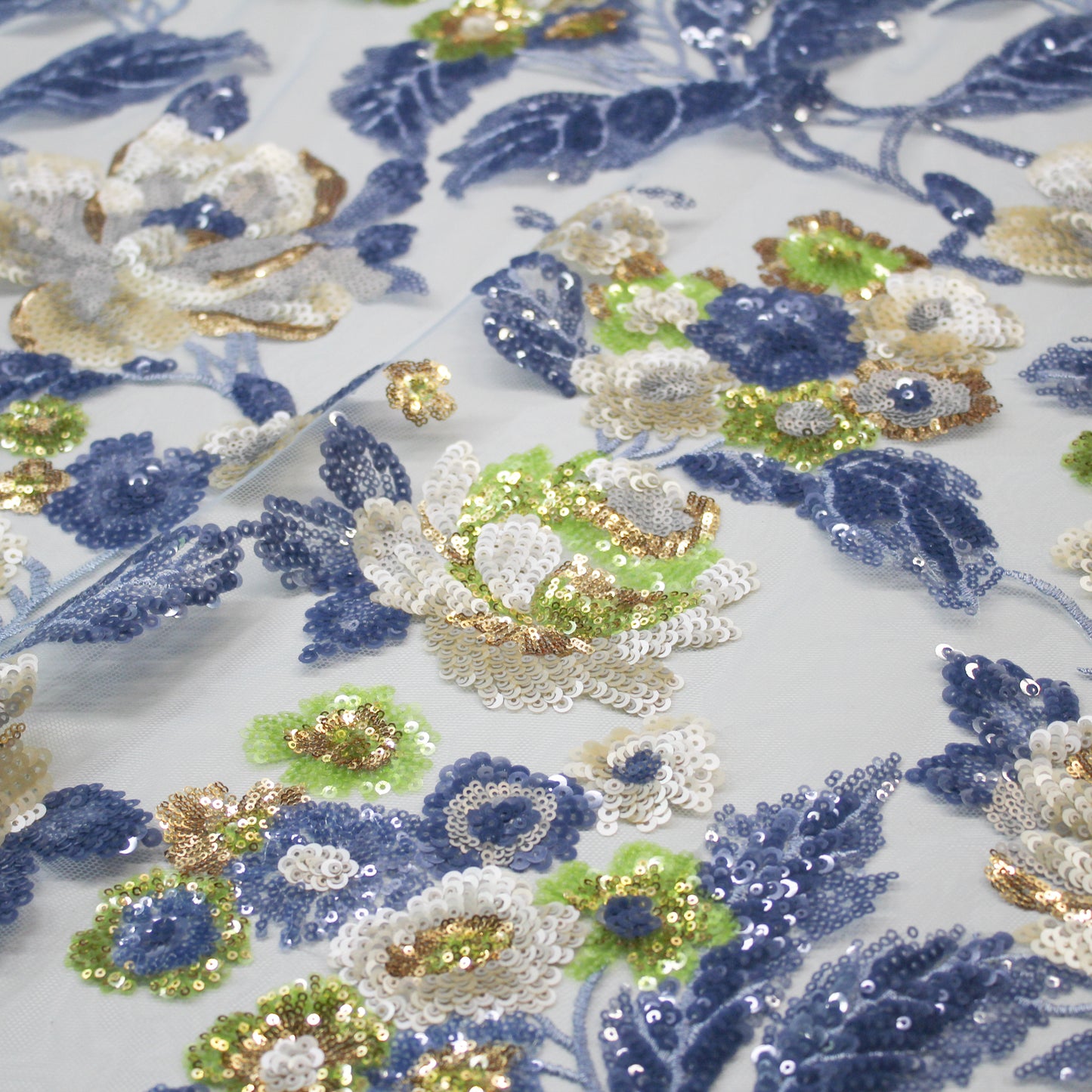 Tulle Ricamato a Filo | Rose e Bouquet di Fiori con Paillettes Multicolor