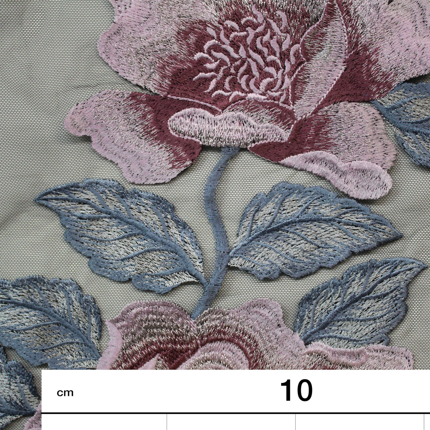 Tulle Ricamato a Filo | Rose in Gruppi Verticali a Degradé