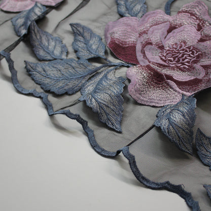 Tulle Ricamato a Filo | Rose in Gruppi Verticali a Degradé