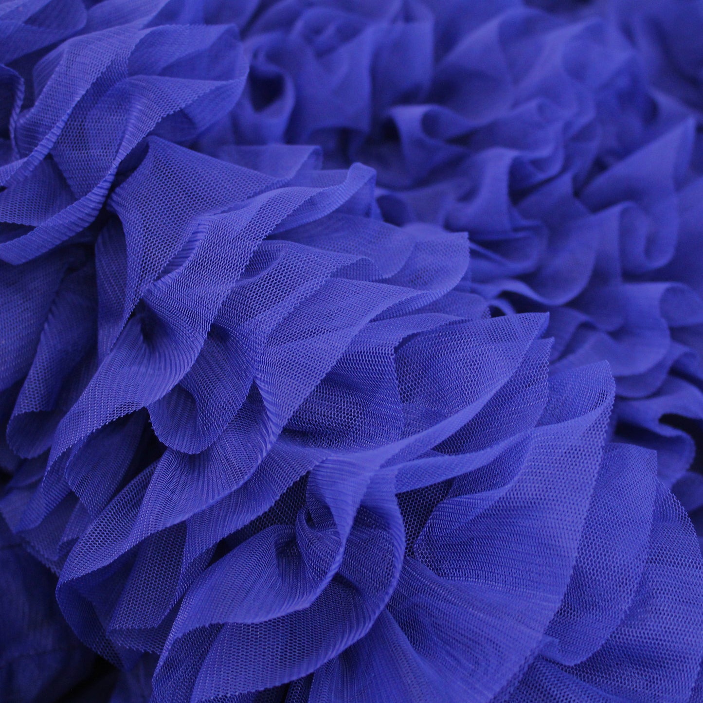 Tulle Ricamato con Balze e Rouches