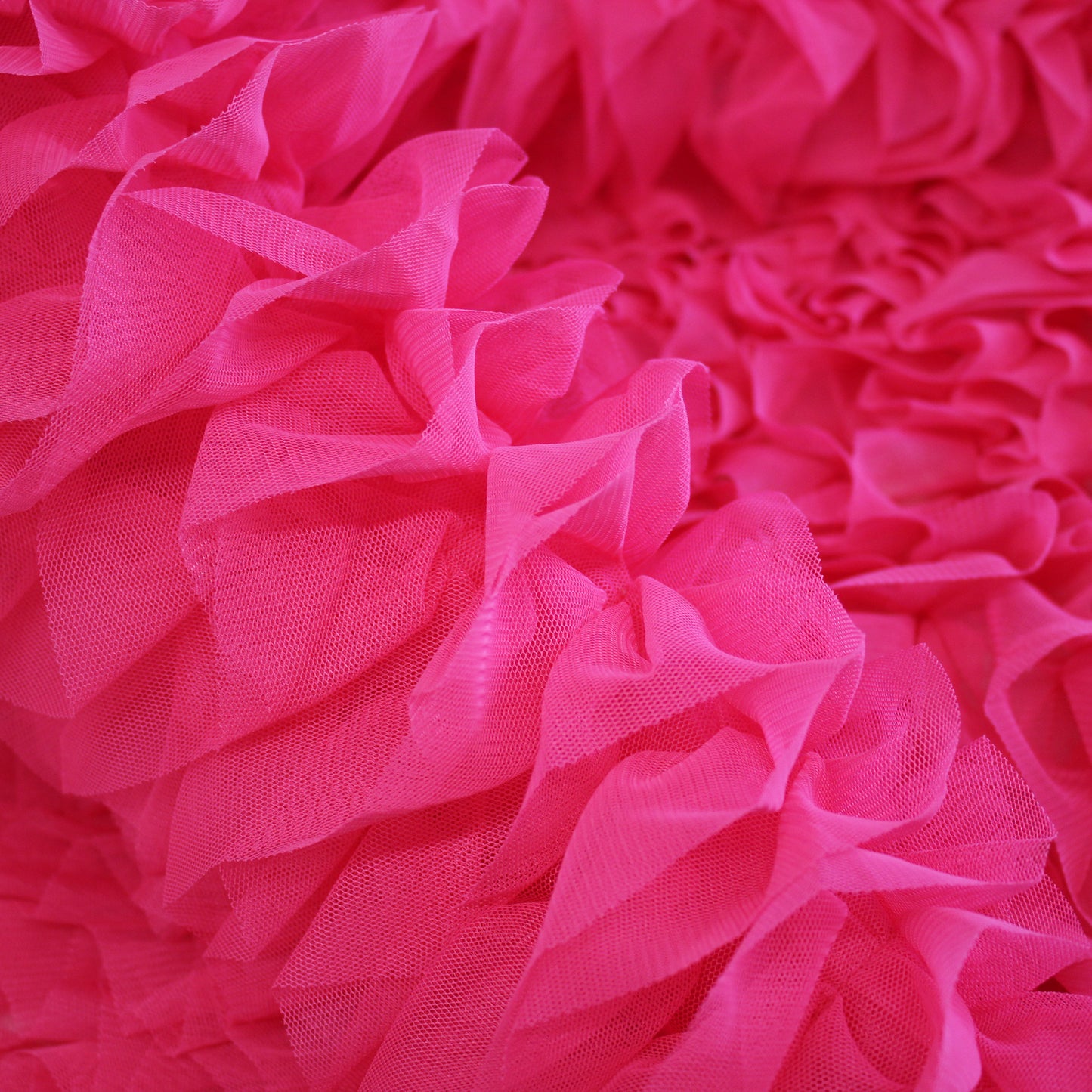 Tulle Ricamato con Balze e Rouches