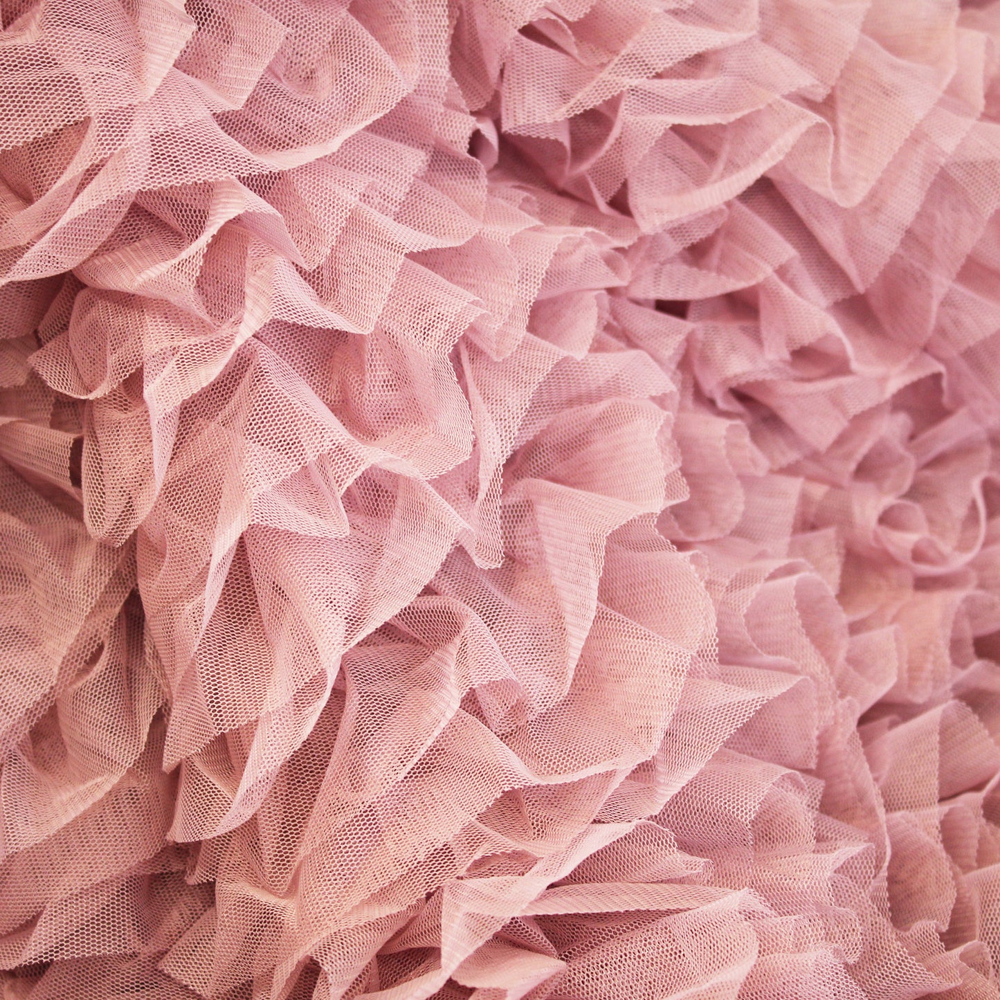 Tulle Ricamato con Balze e Rouches