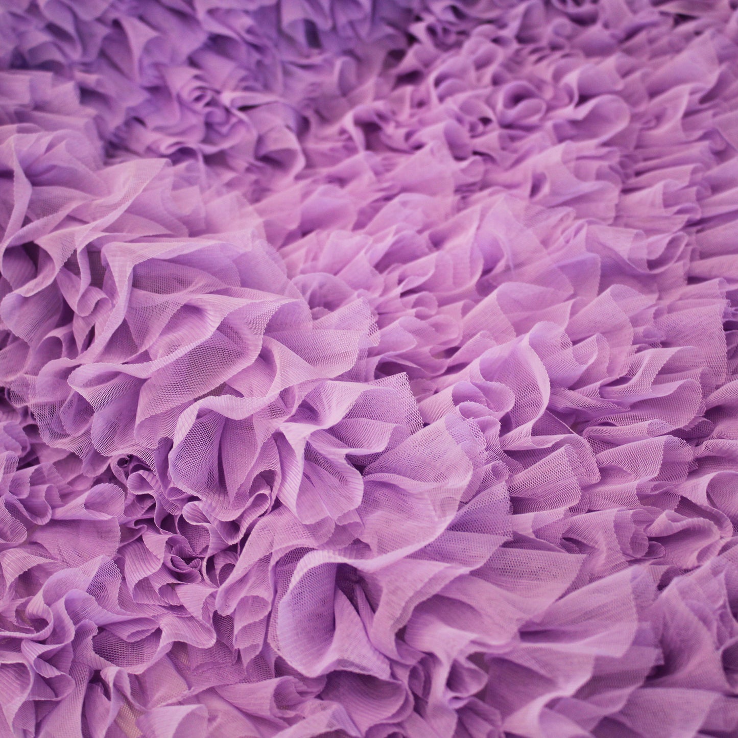 Tulle Ricamato con Balze e Rouches