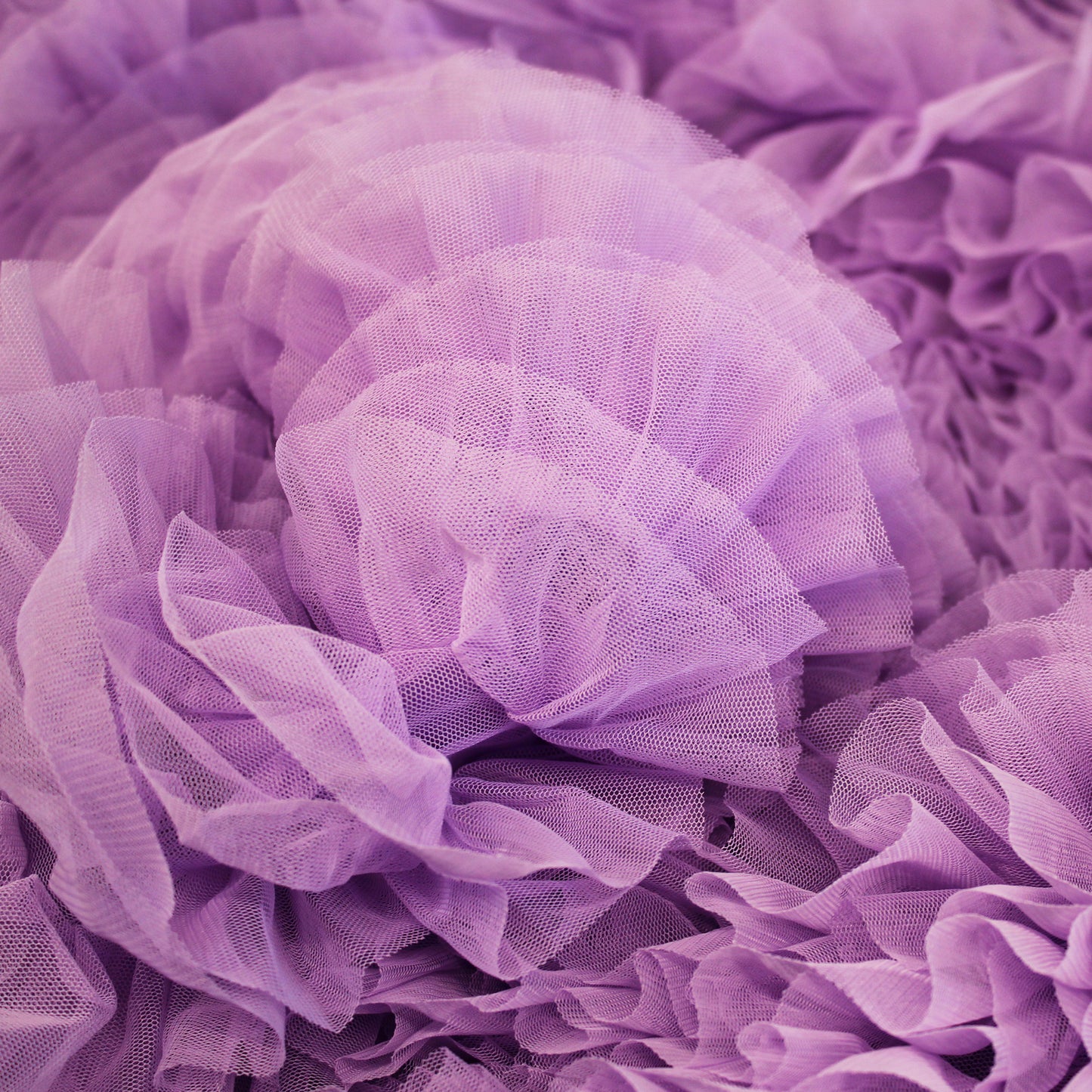 Tulle Ricamato con Balze e Rouches