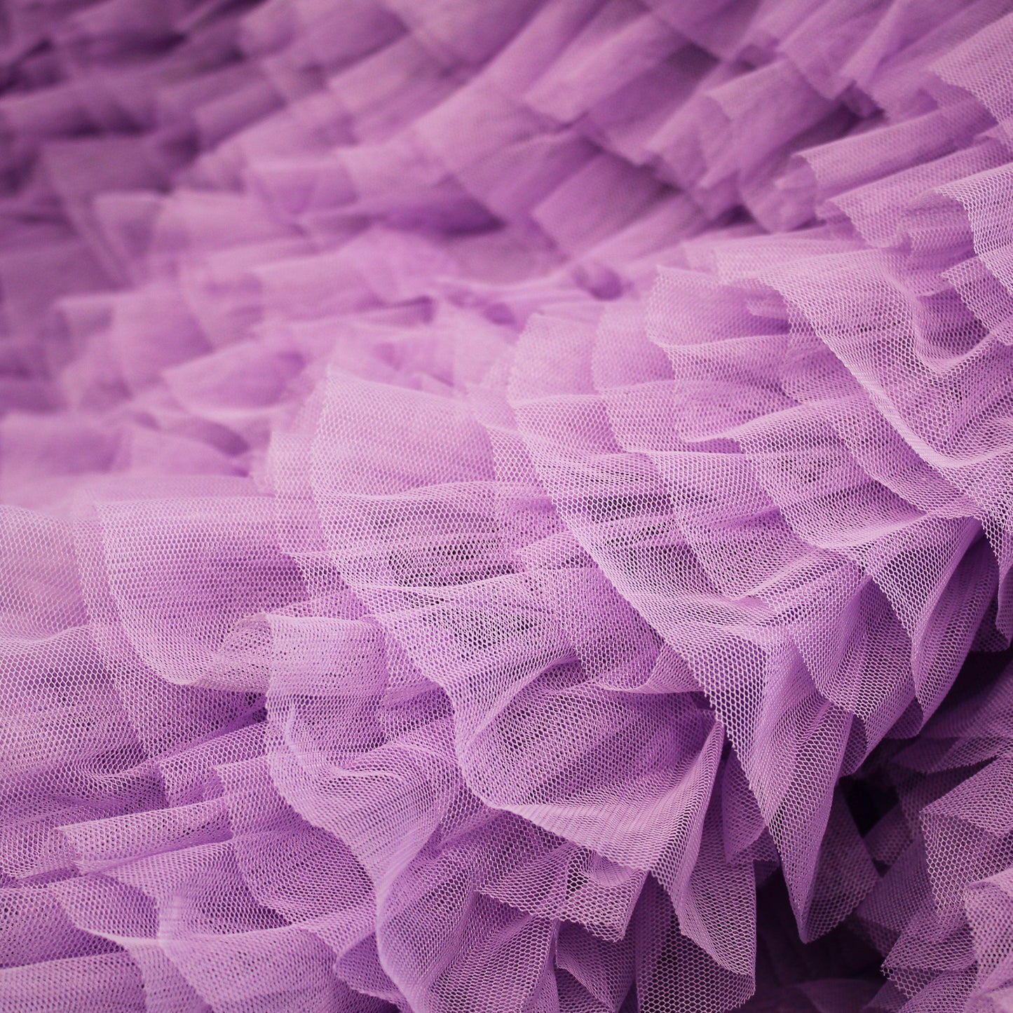 Tulle Ricamato con Balze e Rouches