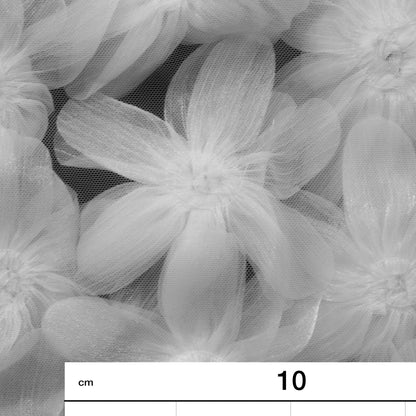 Tulle Ricamato con Fiori 3D e Petali Lucidi