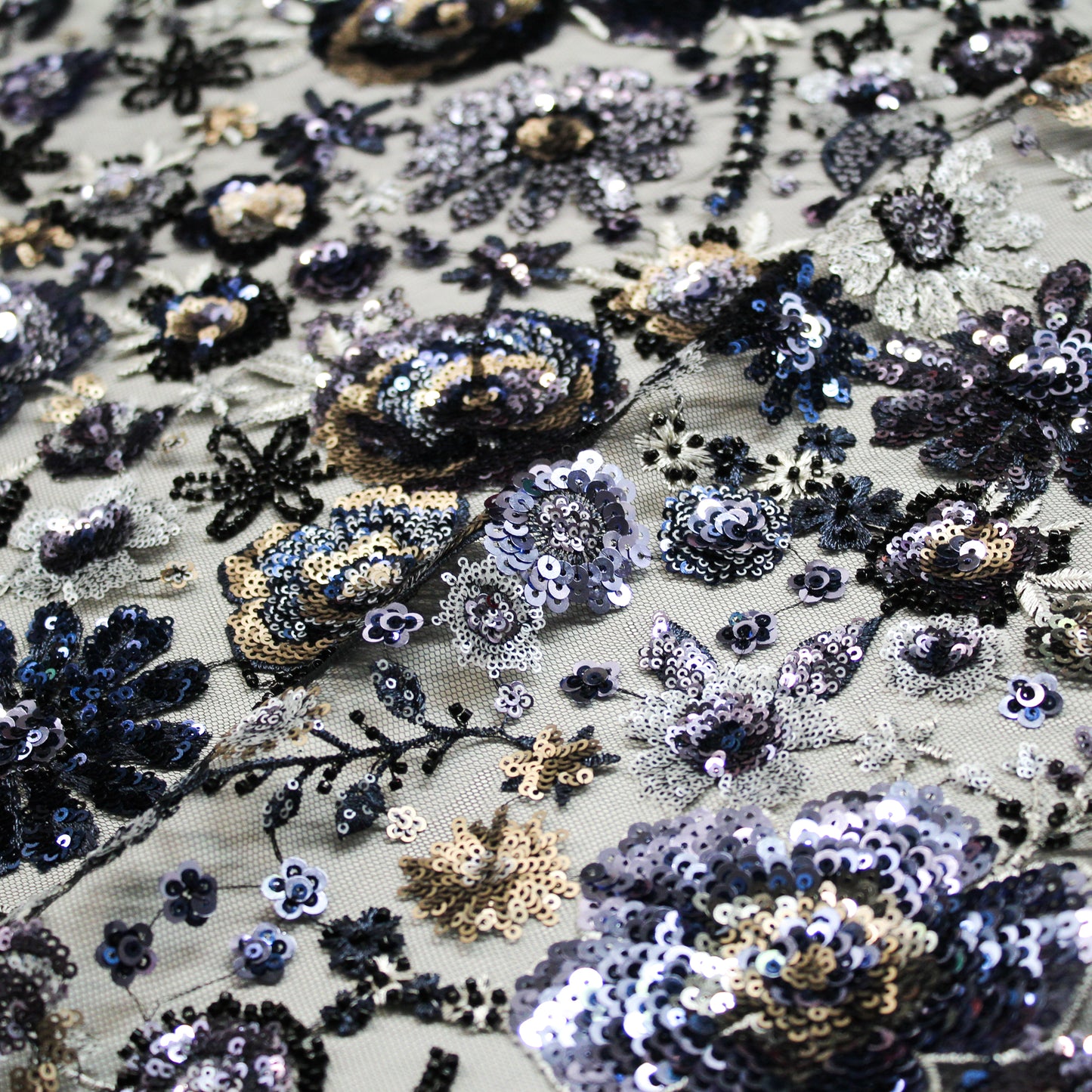 Tulle Alta Moda con Ricamo Floreale Multiforme, Paillettes, Perline e Coralli