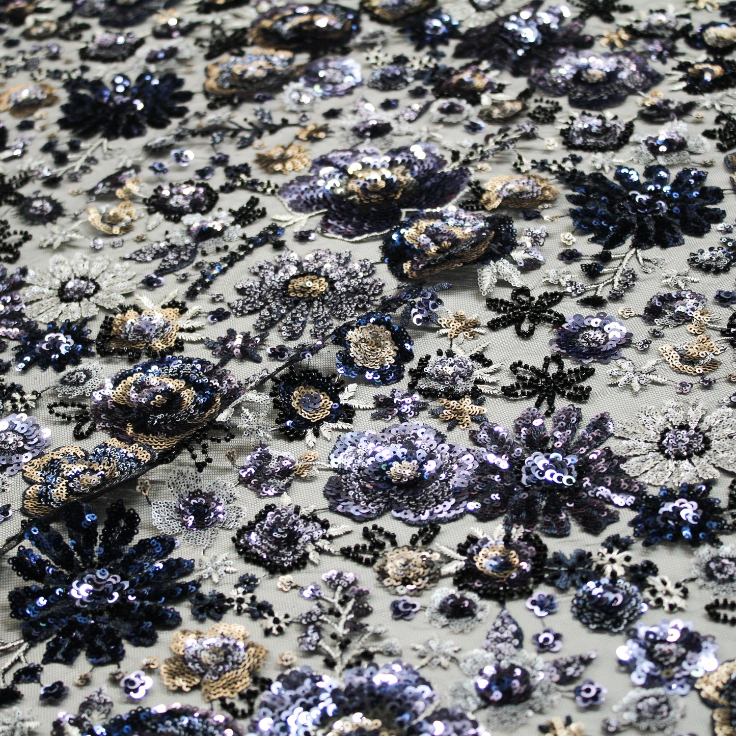 Tulle Alta Moda con Ricamo Floreale Multiforme, Paillettes, Perline e Coralli