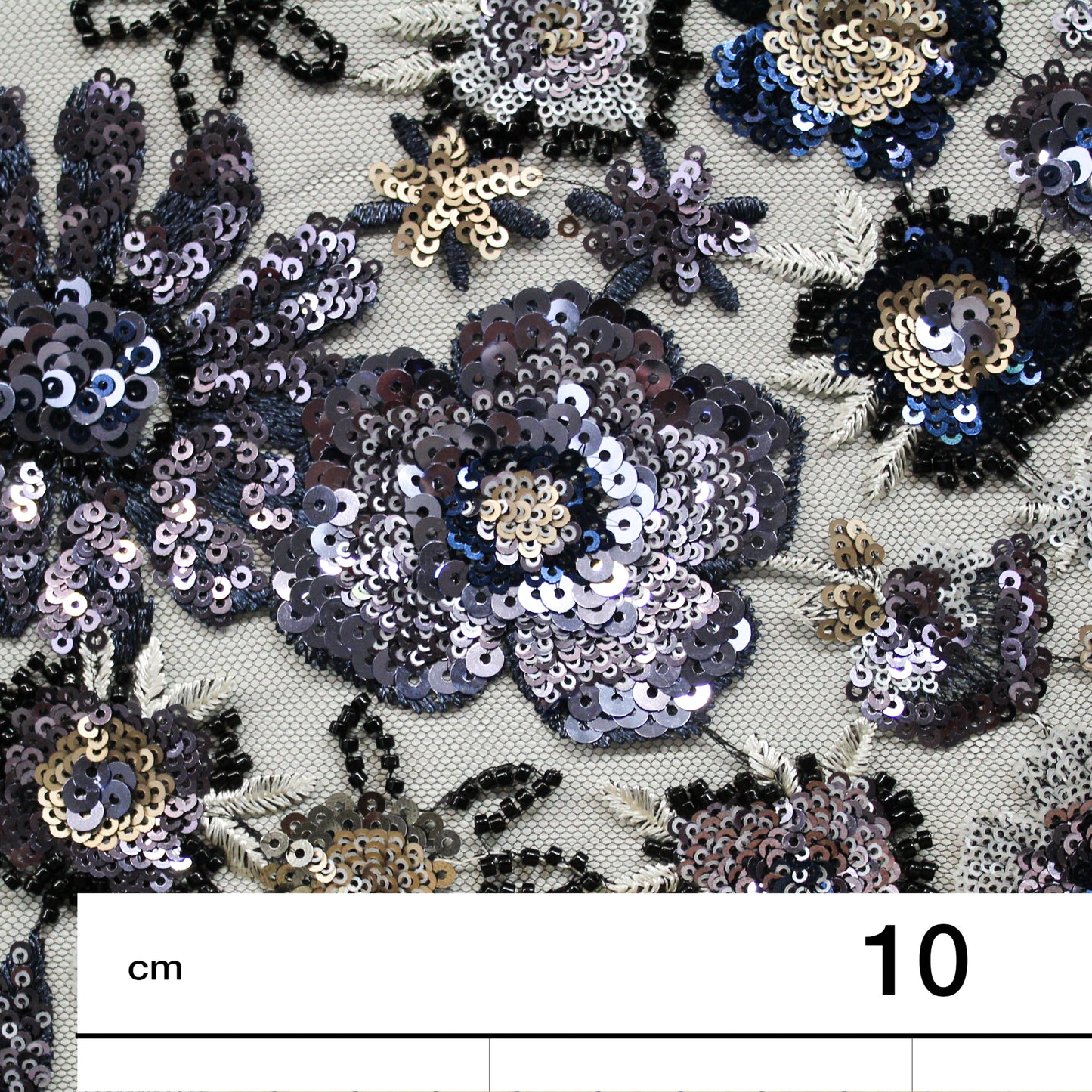 Tulle Alta Moda con Ricamo Floreale Multiforme, Paillettes, Perline e Coralli