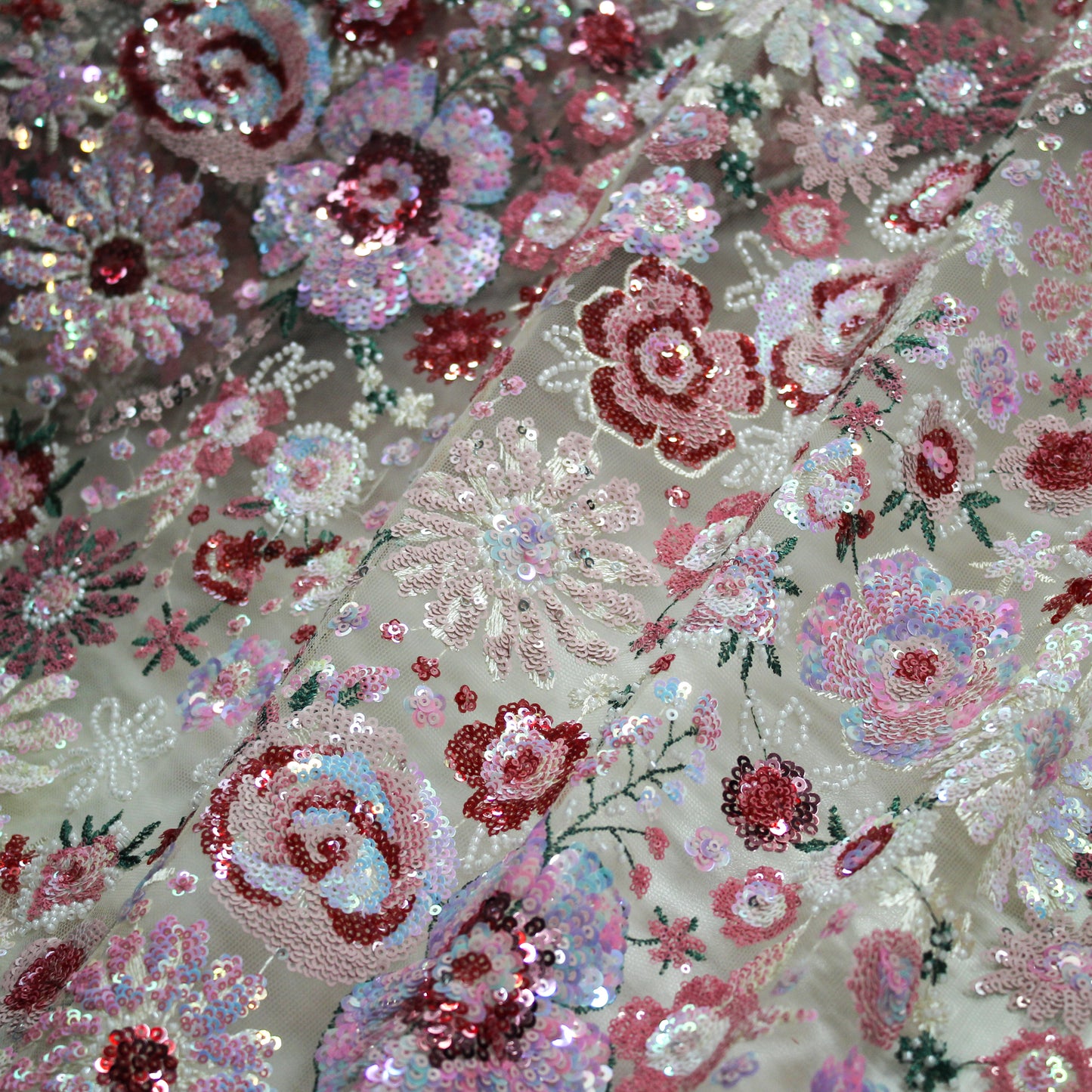 Tulle Alta Moda con Ricamo Floreale Multiforme, Paillettes, Perline e Coralli