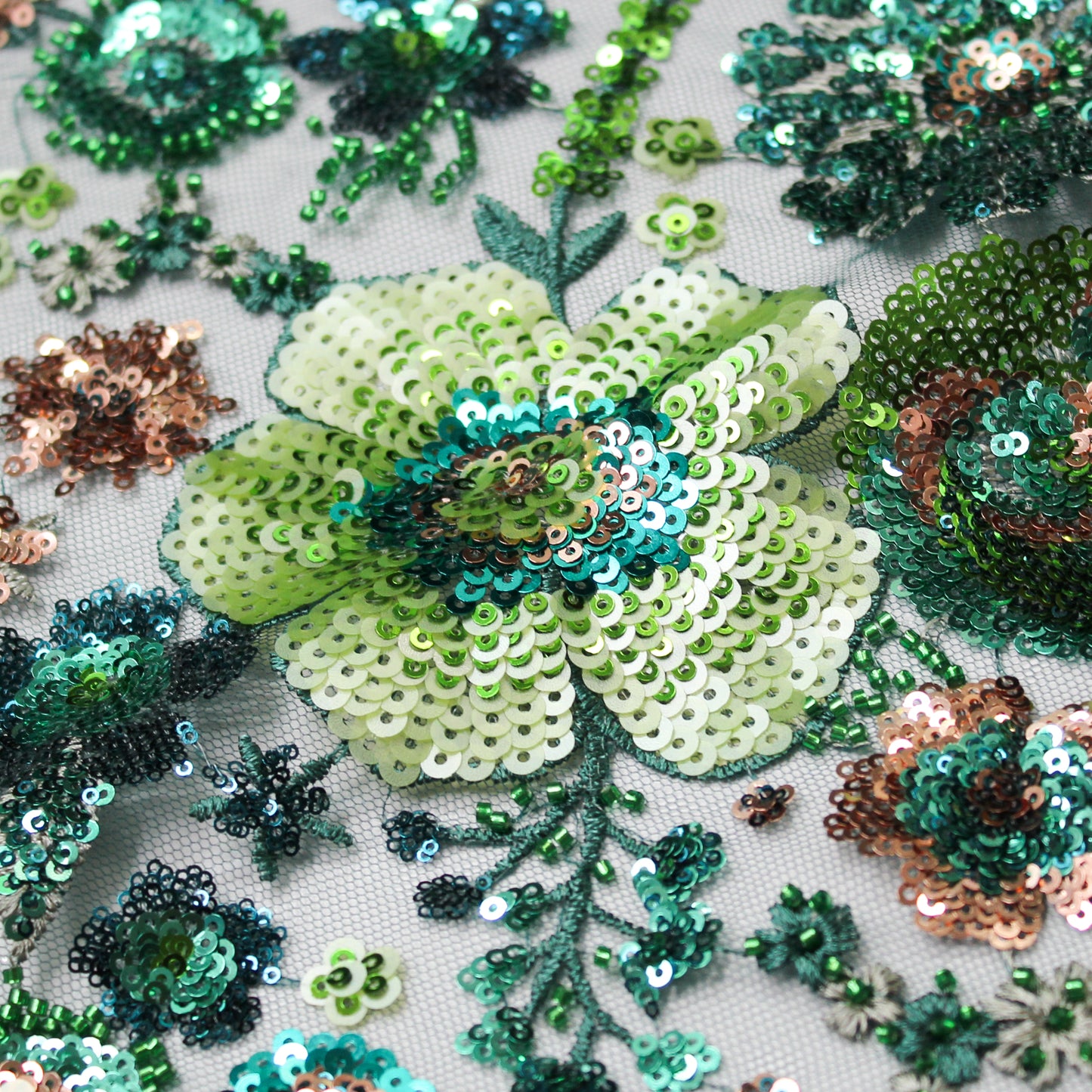 Tulle Alta Moda con Ricamo Floreale Multiforme, Paillettes, Perline e Coralli
