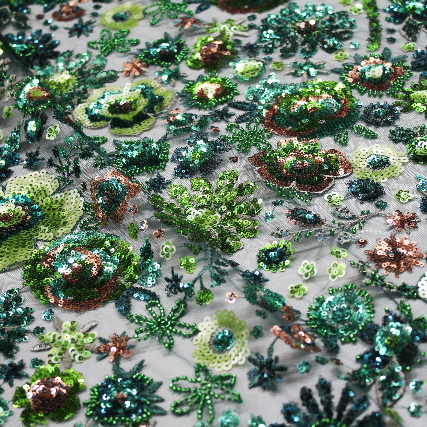 Tulle Alta Moda con Ricamo Floreale Multiforme, Paillettes, Perline e Coralli