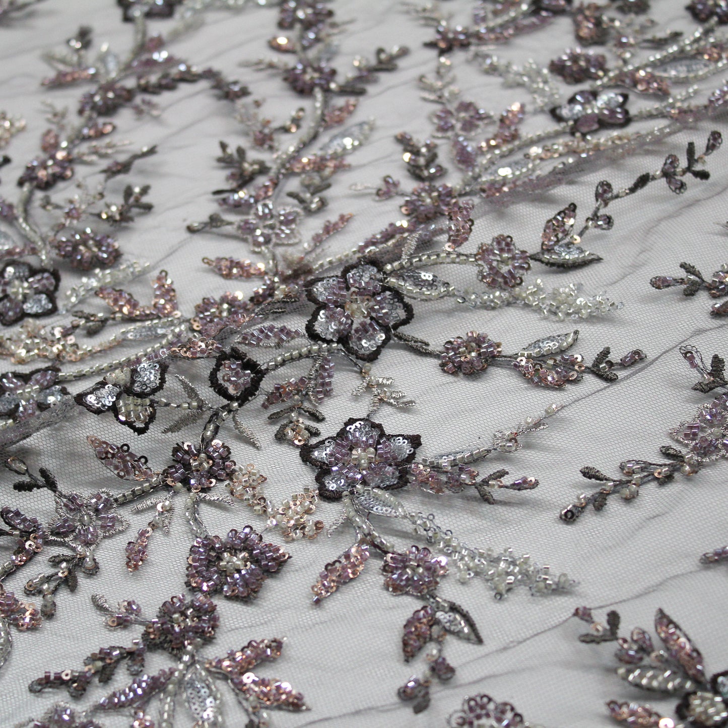 Tulle Ricamato con Motivo Floreale, Coralli e Paillettes