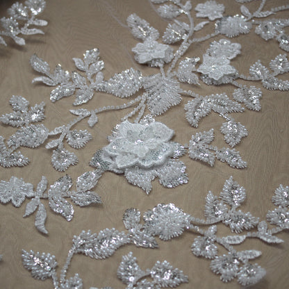 Tulle Ricamato con Degradè di Fiori 3D, Paillettes e Coralli