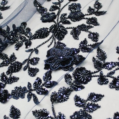 Tulle Ricamato con Degradè di Fiori 3D, Paillettes e Coralli