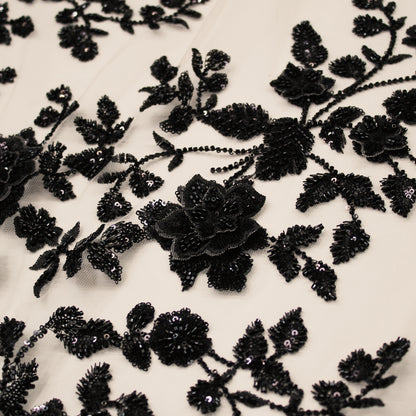 Tulle Ricamato con Degradè di Fiori 3D, Paillettes e Coralli