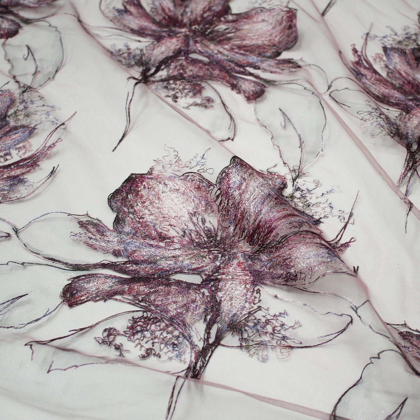 Tulle Ricamato a Filo con Fiori Grandi