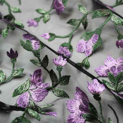 Tulle Ricamato con Fiori in Lurex Lavanda