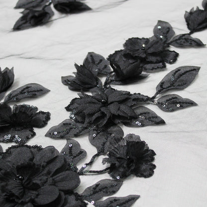 Tulle Ricamato con Fiori in Organza, Perline, Coralli e Paillettes