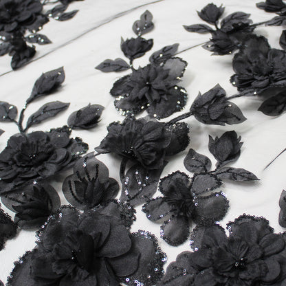 Tulle Ricamato con Fiori in Organza, Perline, Coralli e Paillettes