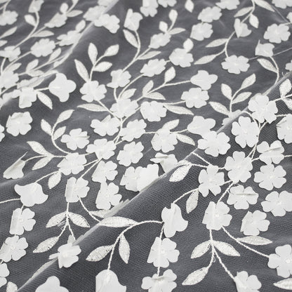 Tulle Ricamato con Fiori a Rilievo e Foglie Ricamate