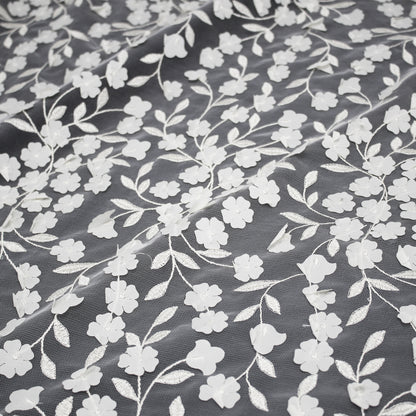 Tulle Ricamato con Fiori a Rilievo e Foglie Ricamate
