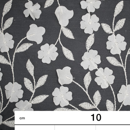 Tulle Ricamato con Fiori a Rilievo e Foglie Ricamate