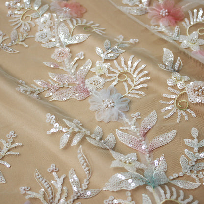Tulle Ricamato con Fiori in Tulle Sfumato, Foglie, Paillettes e Coralli