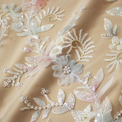 Tulle Ricamato con Fiori in Tulle Sfumato, Foglie, Paillettes e Coralli