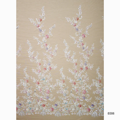 Tulle Ricamato con Fiori in Tulle Sfumato, Foglie, Paillettes e Coralli