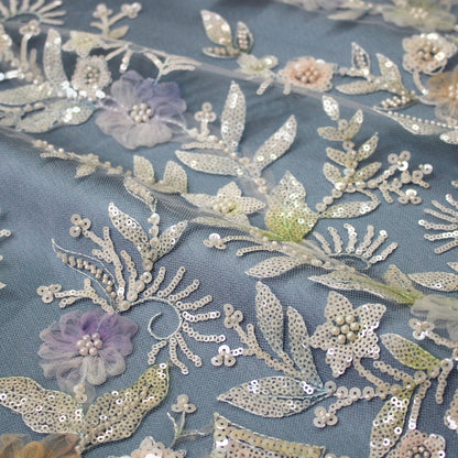 Tulle Ricamato con Fiori in Tulle Sfumato, Foglie, Paillettes e Coralli