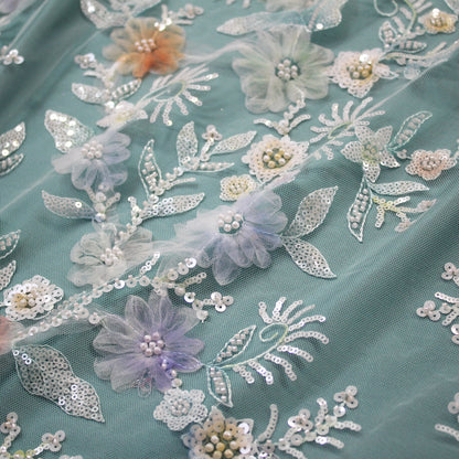 Tulle Ricamato con Fiori in Tulle Sfumato, Foglie, Paillettes e Coralli