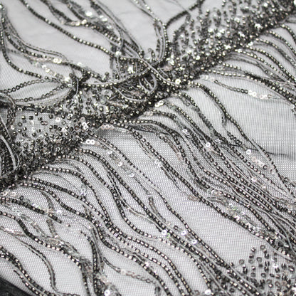 Tulle Ricamato con Frange di Coralli e Paillettes