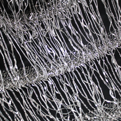 Tulle Ricamato con Frange di Coralli e Paillettes
