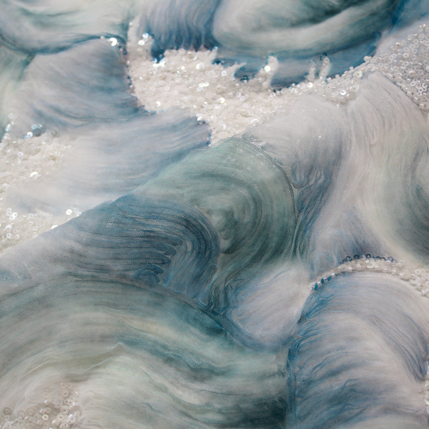 Tulle Ricamato con Motivo ad Onde, Tulle, Paillettes e Coralli