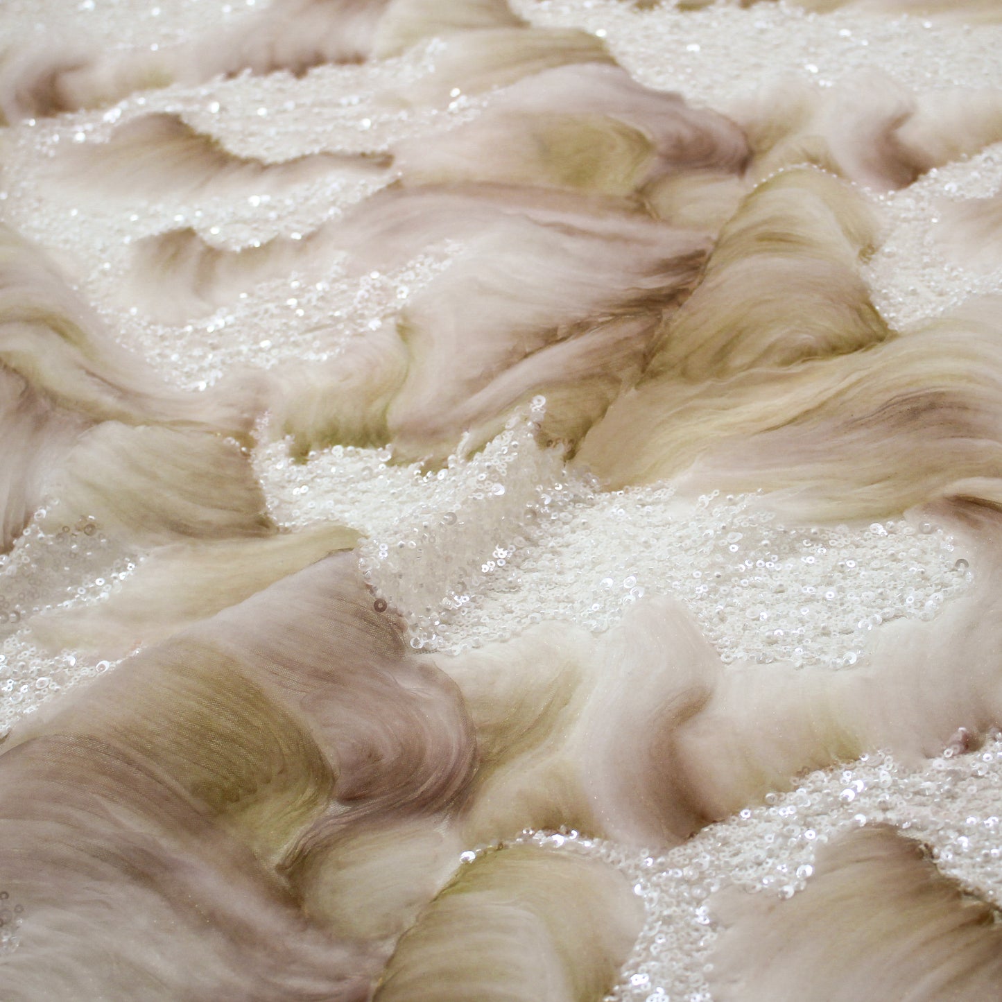 Tulle Ricamato con Motivo ad Onde, Tulle, Paillettes e Coralli