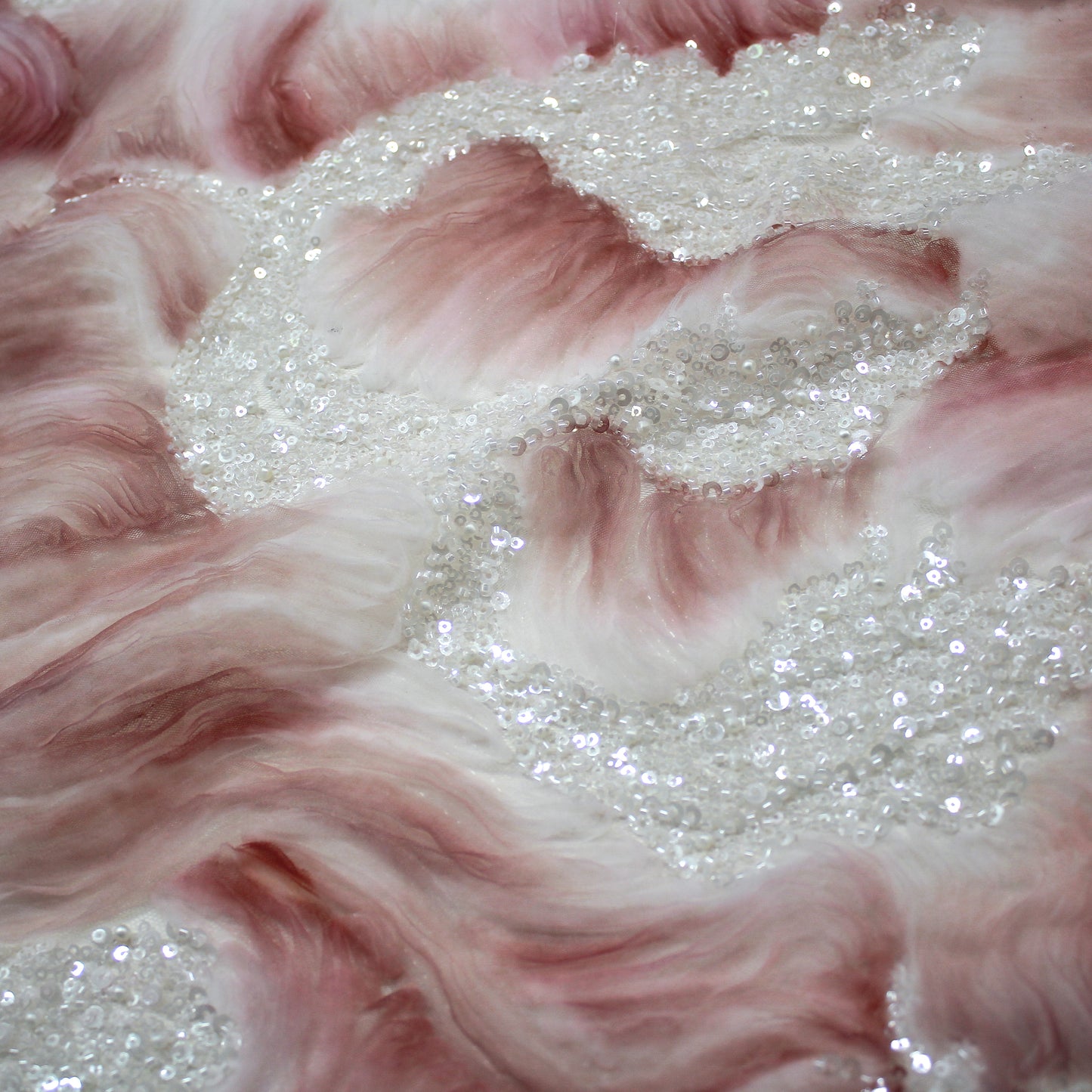 Tulle Ricamato con Motivo ad Onde, Tulle, Paillettes e Coralli