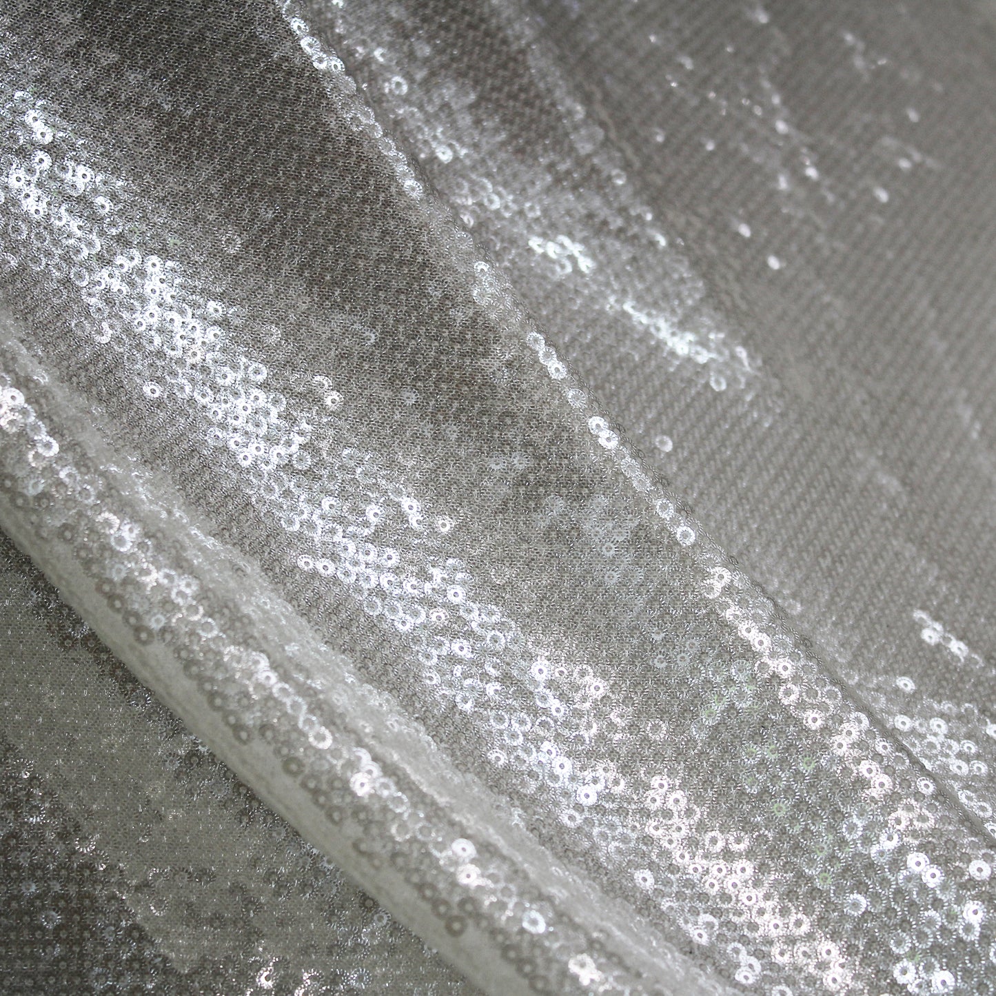 Tulle Ricamato con Paillettes a Campo Pieno Tono su Tono