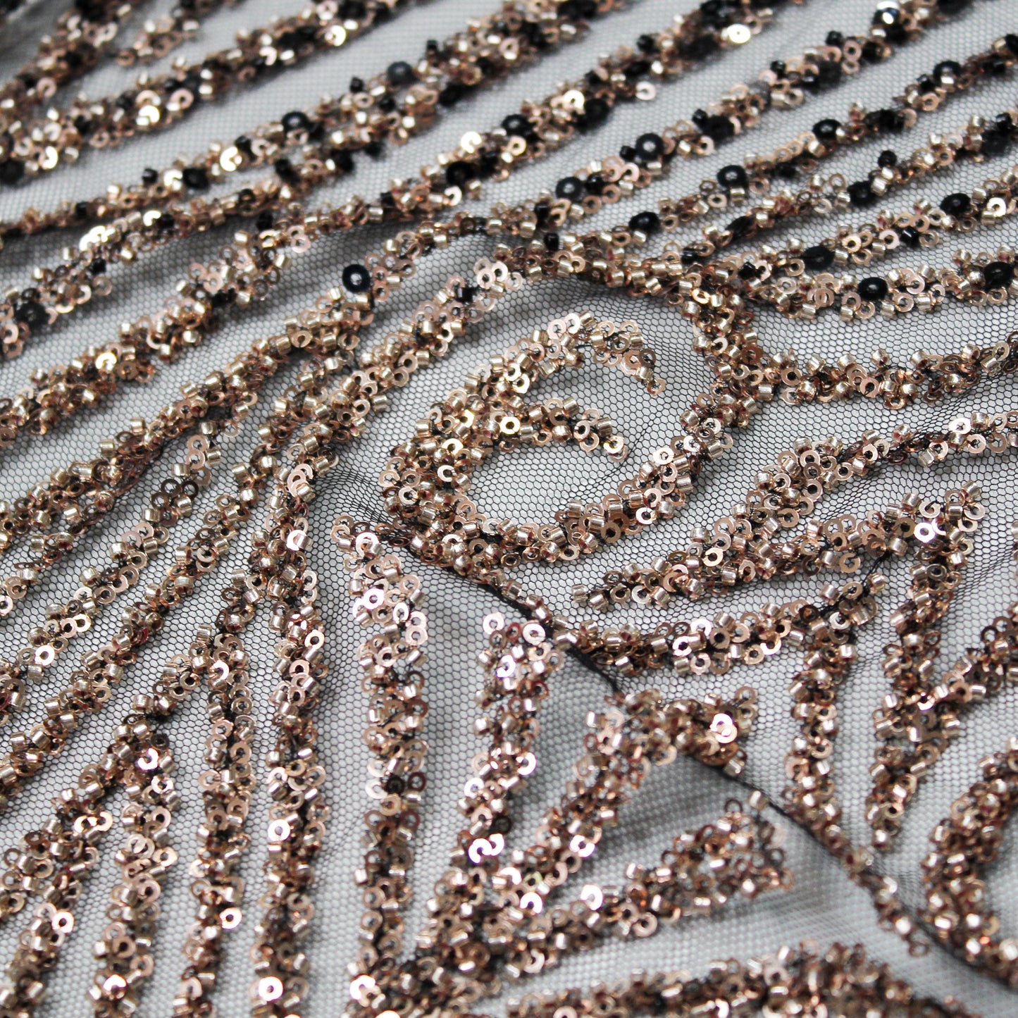 Tulle Ricamato Paillettes e Coralli con Effetto Arabesco